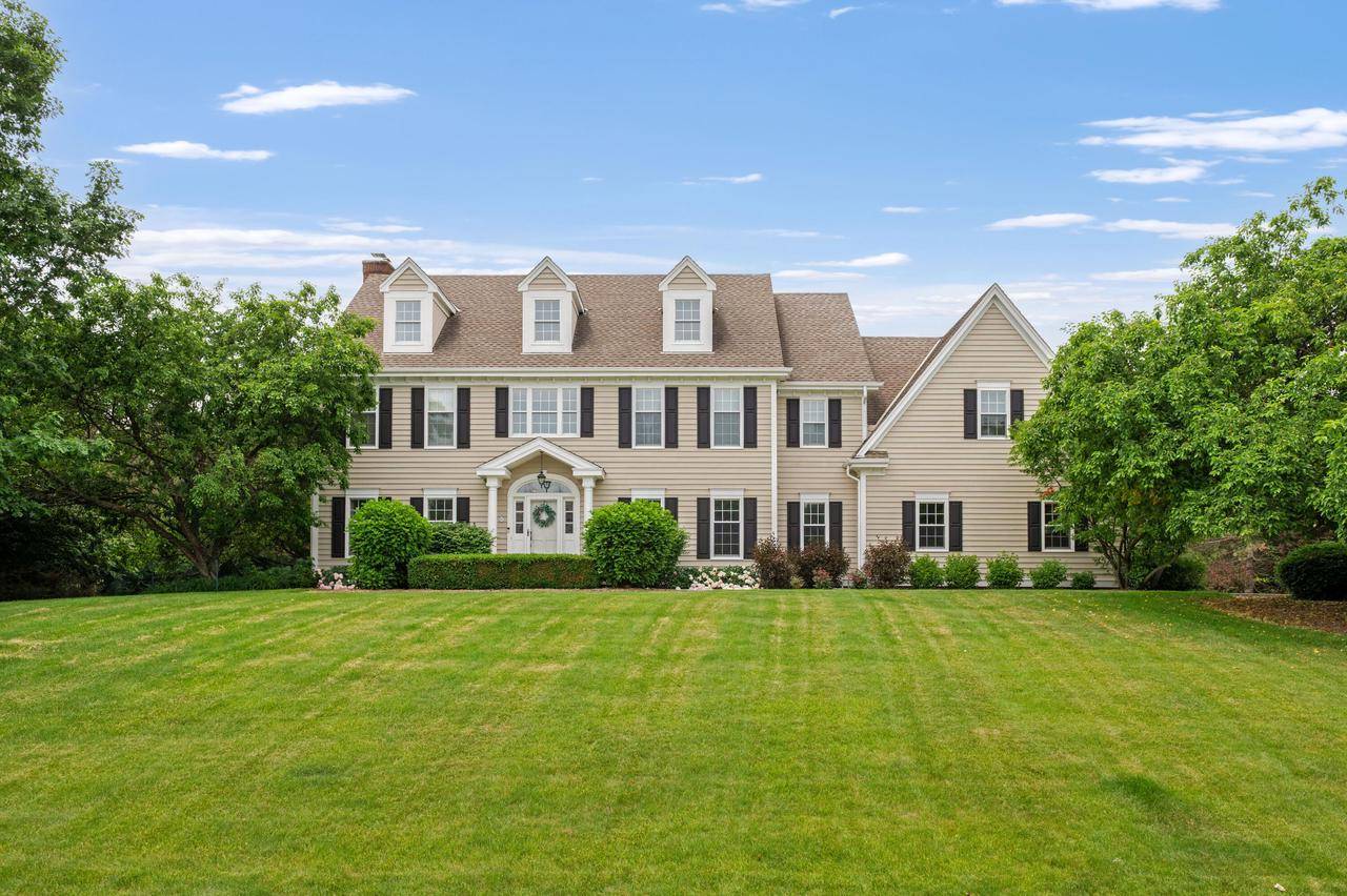 207 E Laurel CIRCLE, Delafield, WI 53018