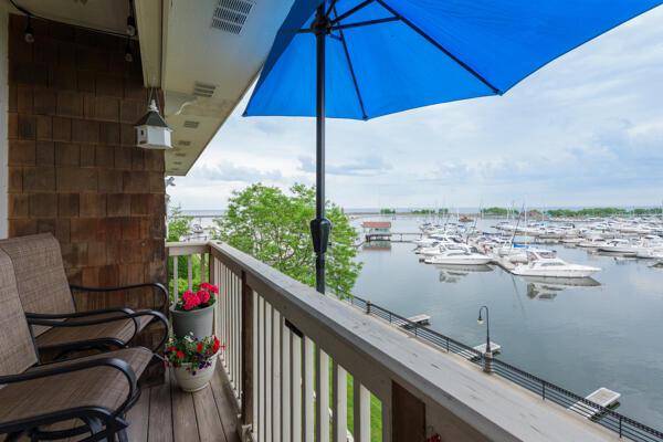 4 Gaslight DRIVE #308, Racine, WI 53403