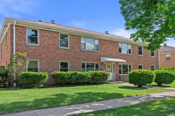 2305 W Howard AVENUE, Milwaukee, WI 53221