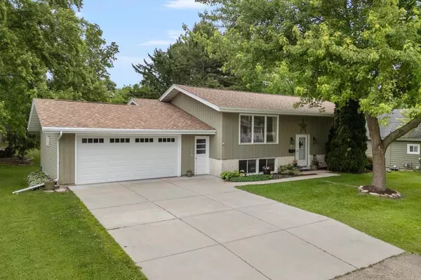 134 East AVENUE, Iron Ridge, WI 53035