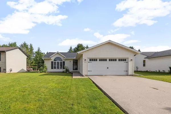 533 Broadmoore DRIVE, Hartford, WI 53027