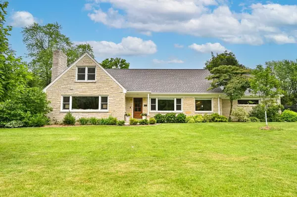 12515 Elmhurst PARKWAY, Elm Grove, WI 53122