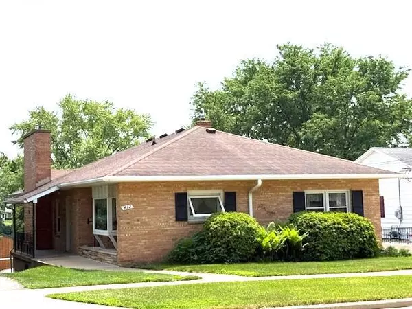 412 E Sherman AVENUE, Fort Atkinson, WI 53538