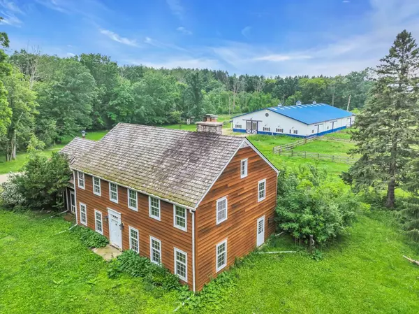 9111 W Hawthorne ROAD, Mequon, WI 53097