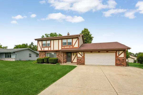 15170 W Kingsway DRIVE, New Berlin, WI 53151