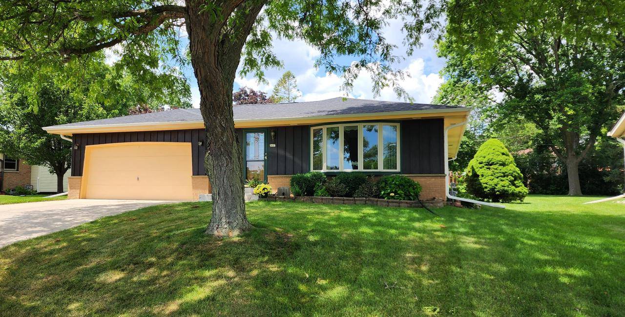 7607 S Clement AVENUE, Oak Creek, WI 53154