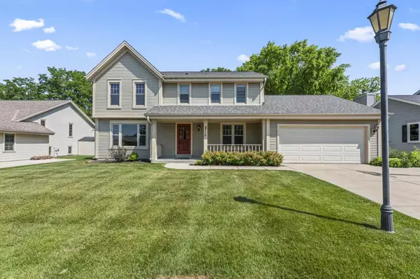 2710 Oakcrest DRIVE, Waukesha, WI 53188