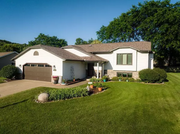 2711 Cedar AVENUE S, Holmen, WI 54636