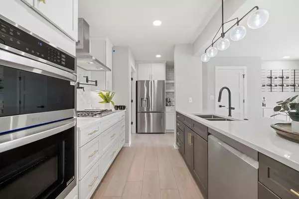 Menomonee Falls, WI 53051,N54W19358 Broadwing PLACE