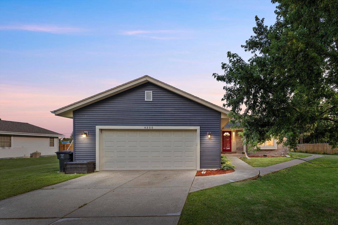 4355 W Sherwood DRIVE, Franklin, WI 53132