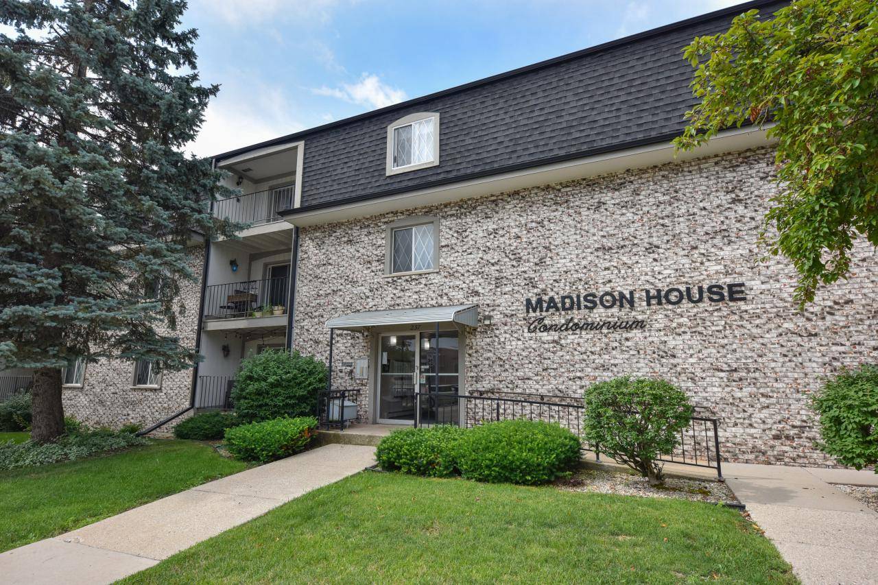 237 S Madison STREET #48, Waukesha, WI 53188