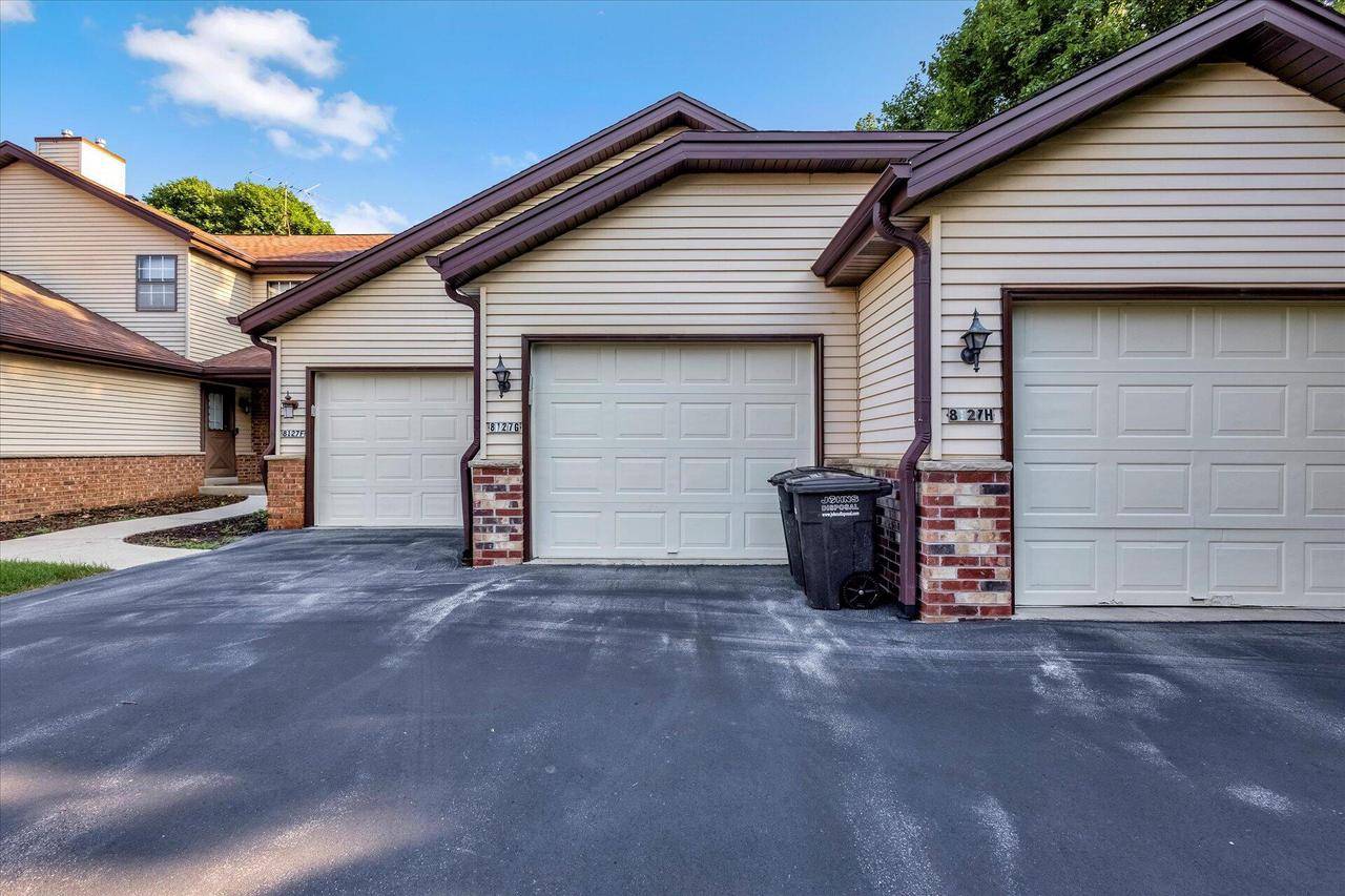 8127 S Legend DRIVE #G, Franklin, WI 53132