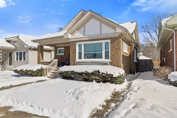 Racine, WI 53403,2021 Center STREET