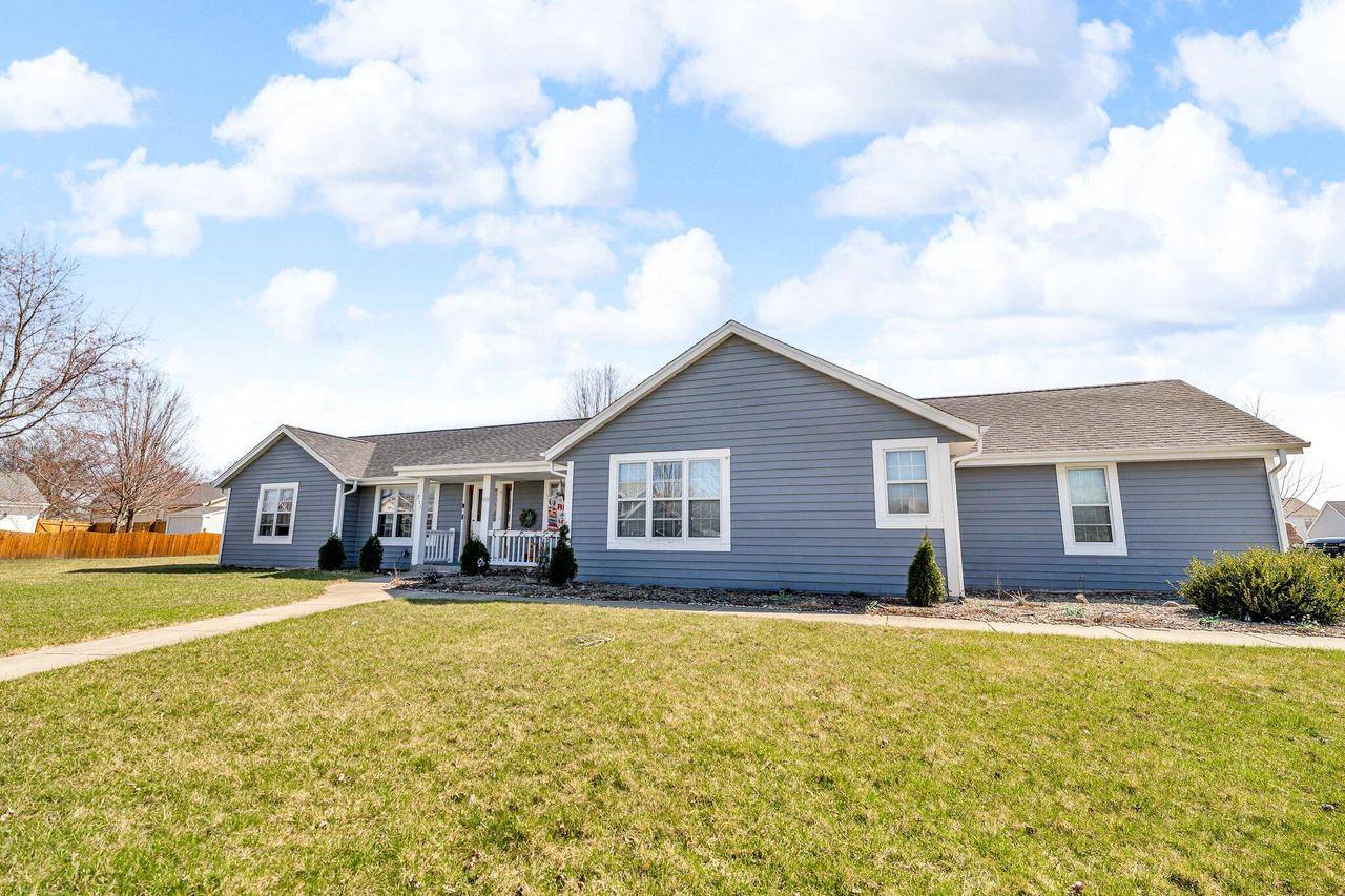211 E Larson LANE, Oak Creek, WI 53154