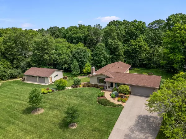 546 Sarah LANE, Cedarburg, WI 53012