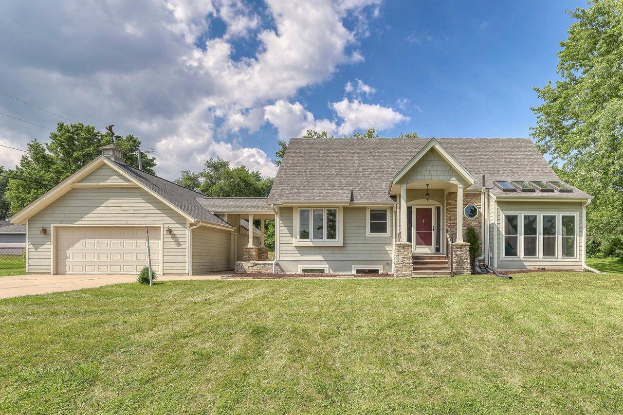 3626 W Missouri AVENUE, Franklin, WI 53132