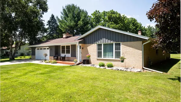 211 Corby DRIVE, North Prairie, WI 53153