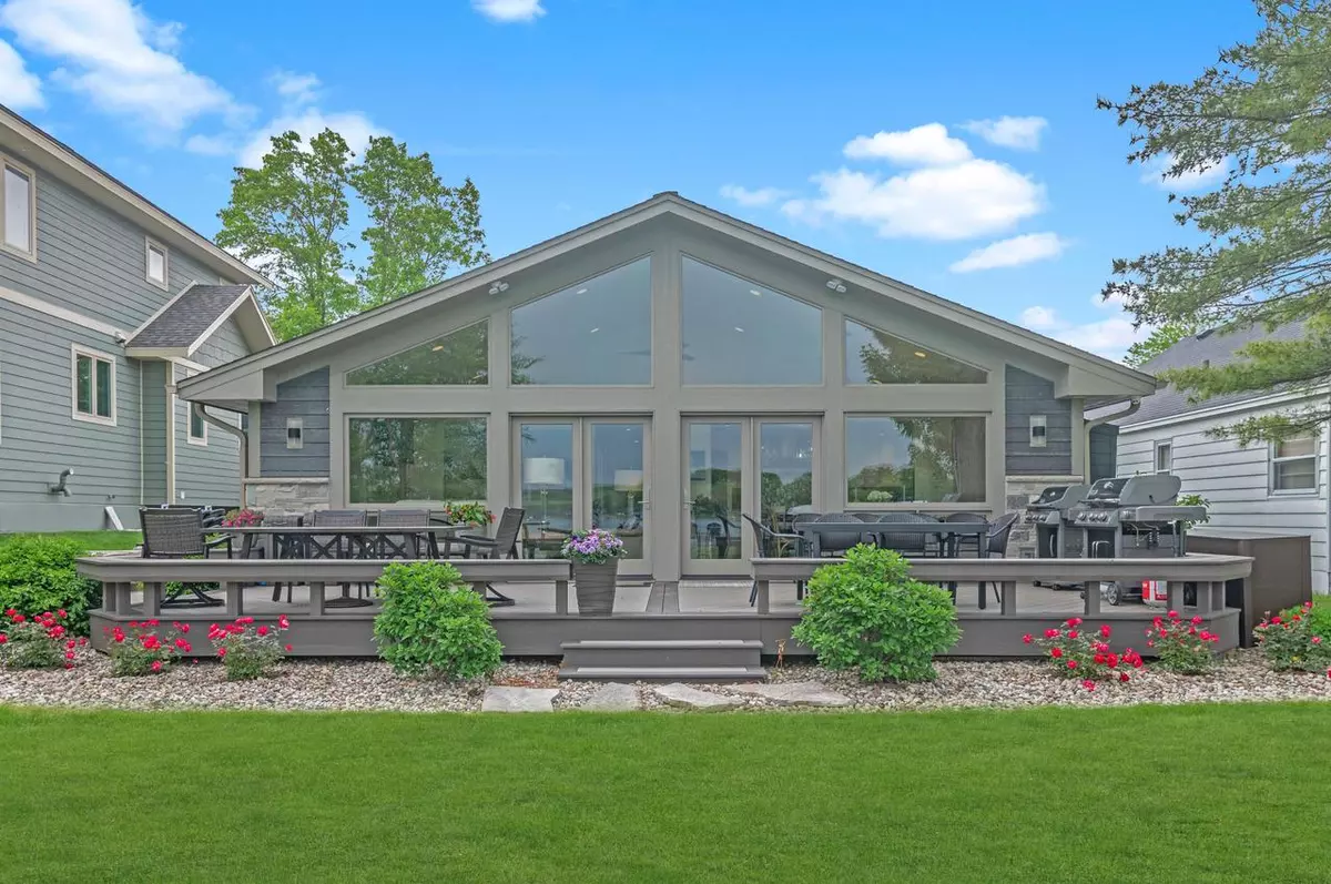 Pewaukee, WI 53072,N28W27558 Peninsula DRIVE