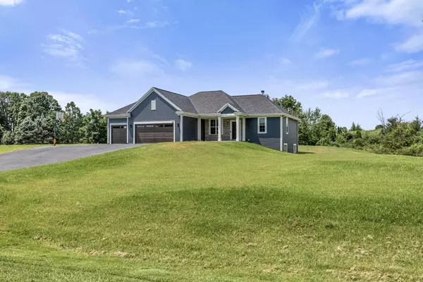 1645 Ernst DRIVE, Hartford, WI 53027