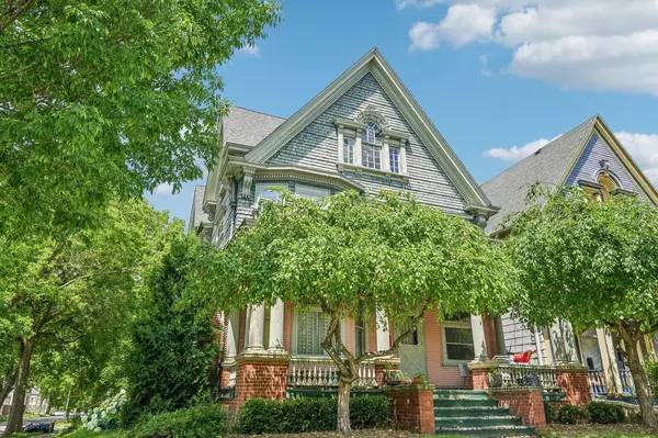 2932 W McKinley BOULEVARD, Milwaukee, WI 53208