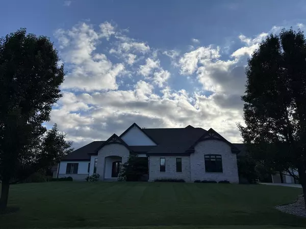 3280 Waterleaf LANE, Hartland, WI 53029