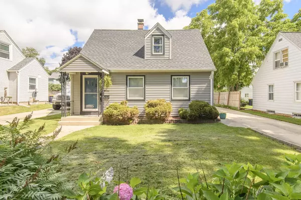 8944 W Montana AVENUE, West Allis, WI 53227