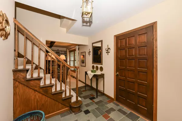 Delafield, WI 53018,836 Hawks Hollow