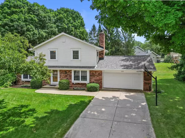 264 Oaklawn COURT, Pewaukee, WI 53072