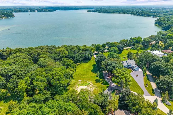 1 EARLING COURT, Oconomowoc, WI 53066