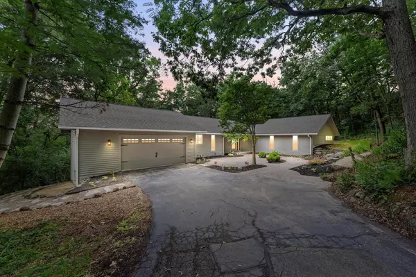 823 Knollwood COURT, Waukesha, WI 53188