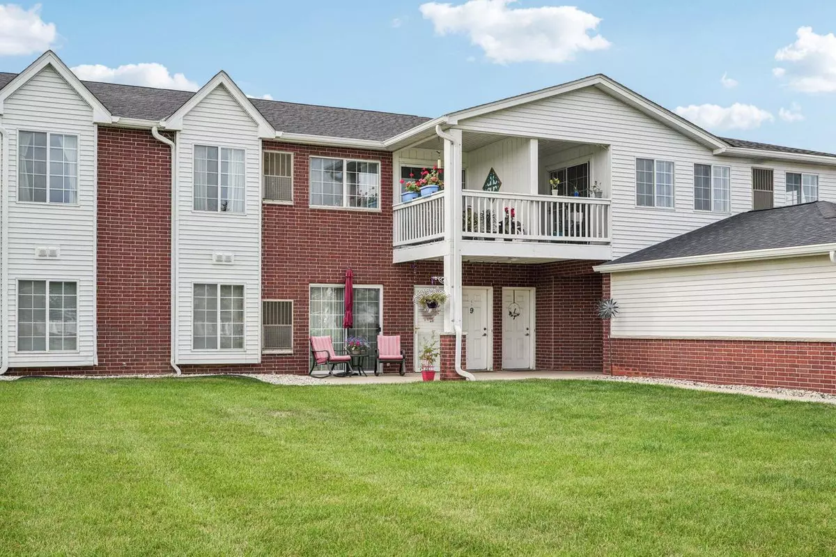 Pleasant Prairie, WI 53158,8200 Lexington PLACE #11