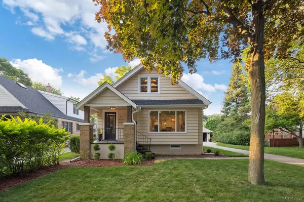 914 E Lancaster AVENUE, Whitefish Bay, WI 53217