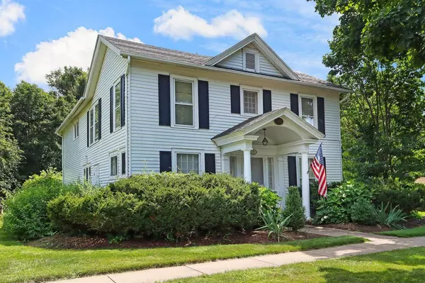 323 Warren STREET, Lake Geneva, WI 53147