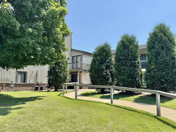 Oconomowoc, WI 53066,1061 Regent ROAD #628