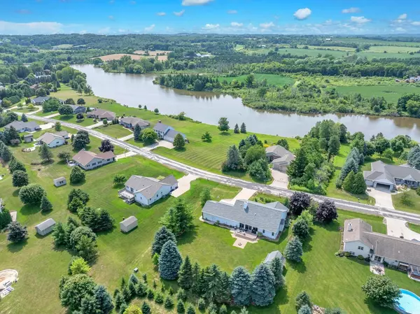 N3033 River Ridge ROAD, Waldo, WI 53093