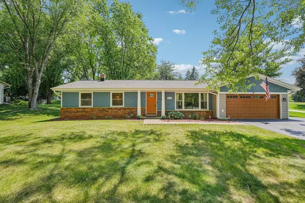 507 Oxford DRIVE, Hartland, WI 53029