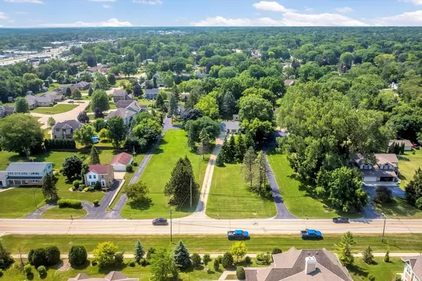 11123 W Edgerton AVENUE, Hales Corners, WI 53130