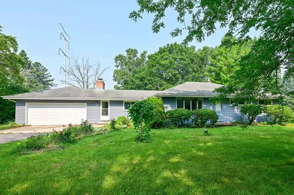 11737 N Ridgeway AVENUE, Mequon, WI 53097
