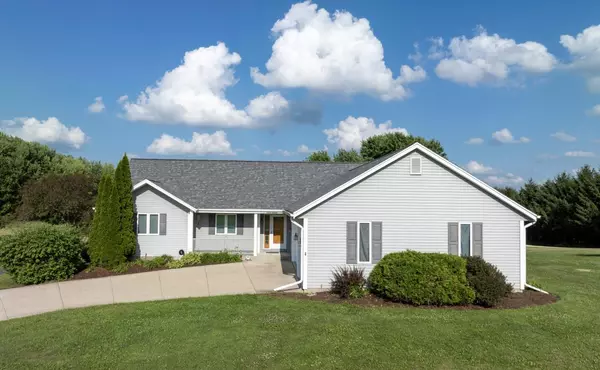 W339N9590 Townline ROAD, Oconomowoc, WI 53066