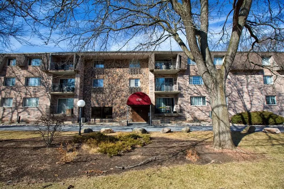Glendale, WI 53209,1730 W Green Tree ROAD #106