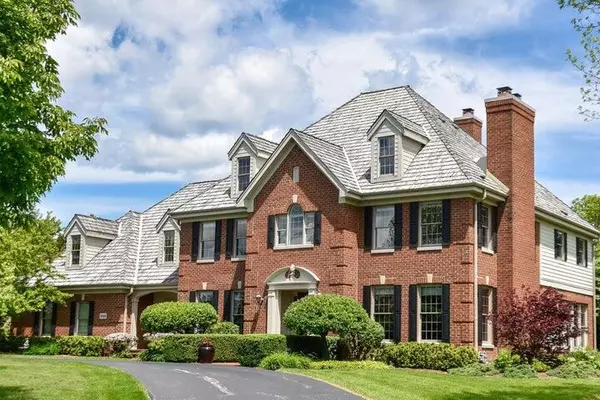 10606 N Wood Crest COURT, Mequon, WI 53092