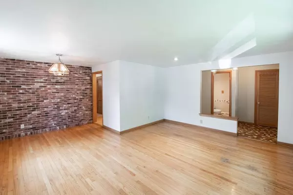 Kenosha, WI 53142,7008 46th AVENUE