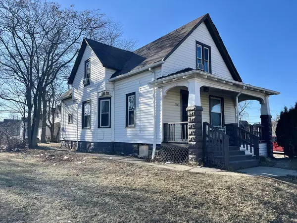 2025 W Center STREET, Milwaukee, WI 53206