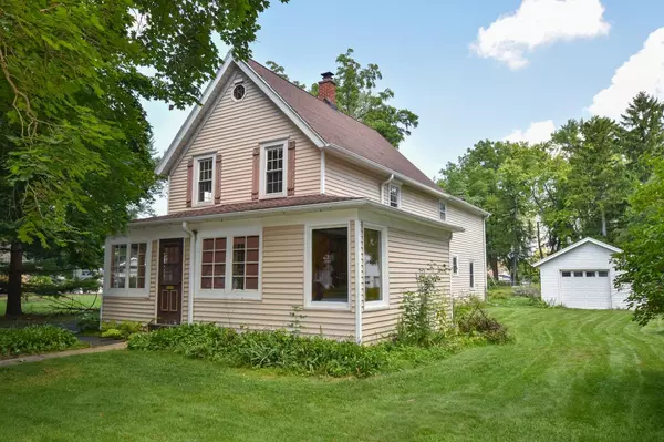 552 E Capitol DRIVE, Hartland, WI 53029