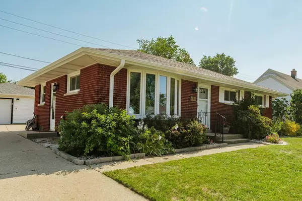 613 Edgewood AVENUE, South Milwaukee, WI 53172