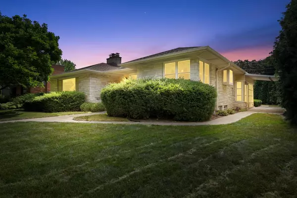 5543 W Jackson Park DRIVE, Milwaukee, WI 53219