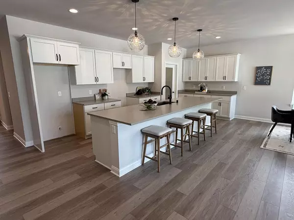 Pewaukee, WI 53072,403 Sandy CIRCLE