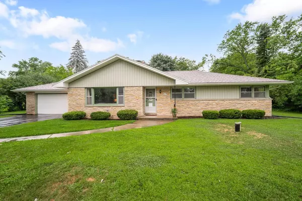 W199N9511 Wellington DRIVE, Menomonee Falls, WI 53051