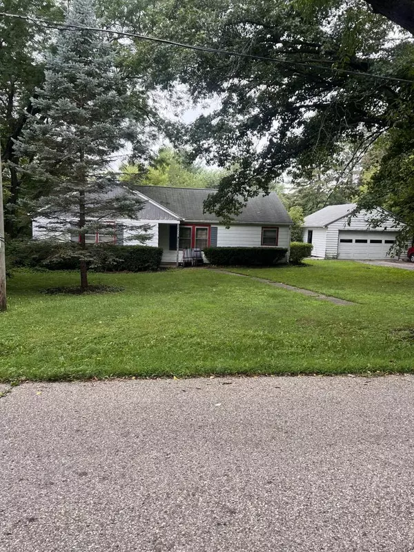 127 N Lapham Peak ROAD, Delafield, WI 53018