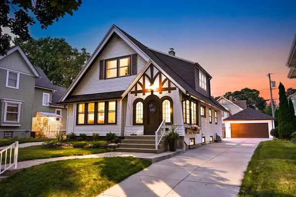 572 N 67th STREET, Wauwatosa, WI 53213